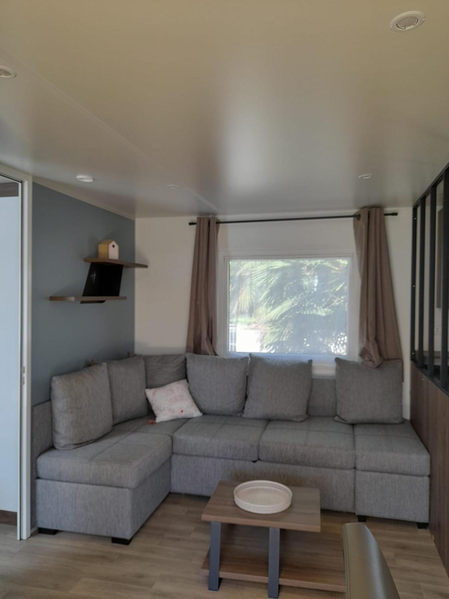 Camping La Carabasse Vias Exteriör bild